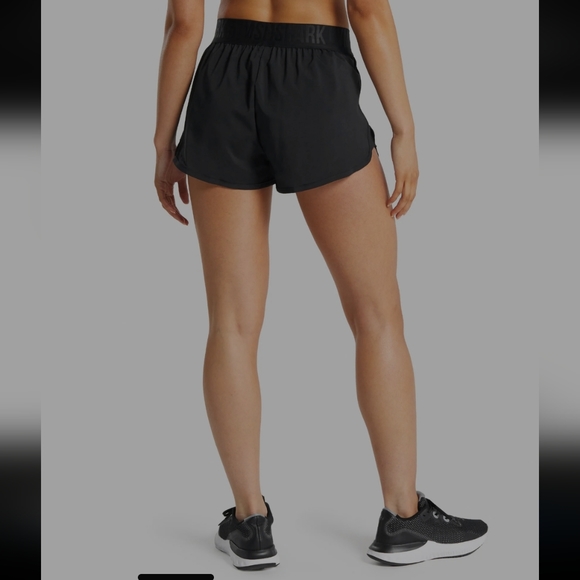Gymshark Training loose fit shorts - Picture 5 of 14